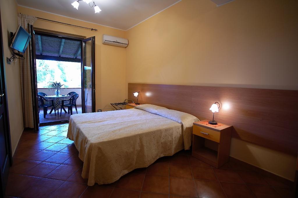 B&B Fort Apache Monforte San Giorgio Esterno foto